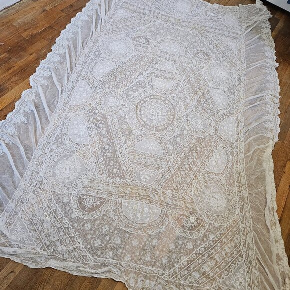 Vintage French Normandy Lace Tablecloth - Picture 1 of 8